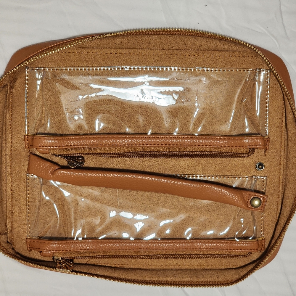 A zip-around jewelry organizer - Picture 3 of 7